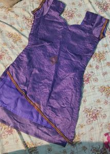 💜 lavender top🪻with Embellished Neckline and ski