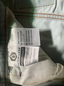 Levi’s Light Wash Denim Jeans