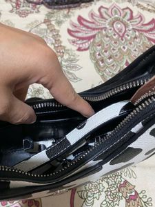 itzy by charles and keith- slightly use