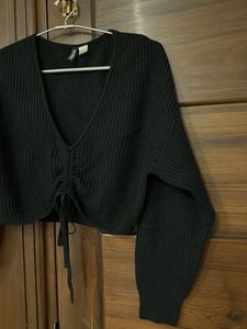 Chic Black Cropped Knit Sweater