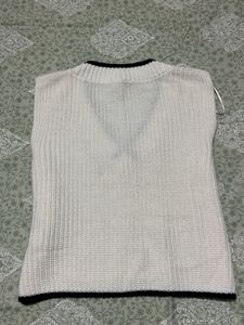 H&amp;M cute V neck knit vest sweater
