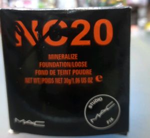 M.A.C NC20 Mineralize Foundation Loose Powder