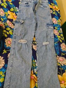 Stylish Light Wash Ripped Cargo Jeans