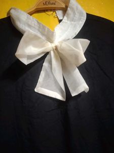 Black Top with White Bow. Little demag 😔
