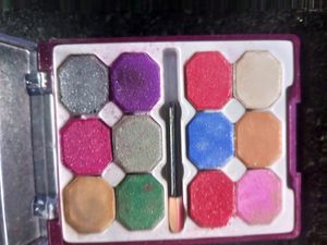 Combo Of 3 MAC Eyeconic Kajal,1eyeliner,1blue Haven Eye Sadew,1 Compect,1 Huda Beauty Eyelashes.