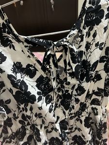 Chic Black &amp; White Floral Top