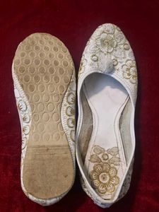 casual white ballerinas