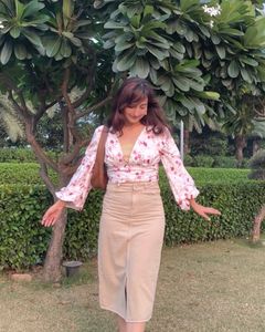Chic Floral Wrap Top with Balloon Sleeves 🌸