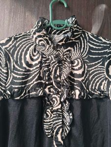 Chic Black &amp; White Printed Ruffled Top