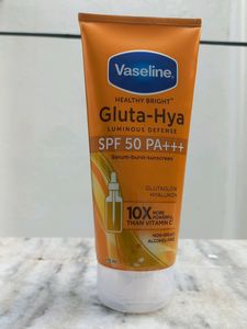 Vaseline Gluta-Hya Serum Sunscreen SPF 50