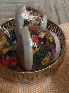 dry fruit tray with 2 jars