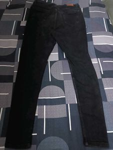 Classic Black High-Waisted Skinny Jeans
