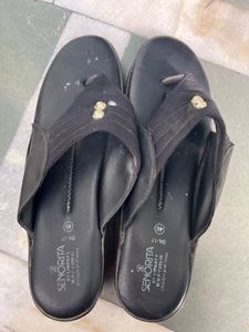 Stylish Black Flip-Flops for Women