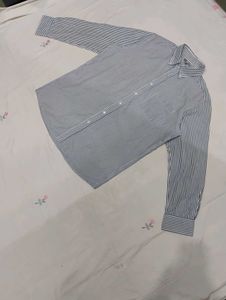 UNIQLO Men's Striped Button-Down Shirt
