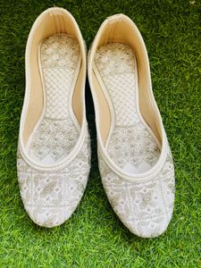 New Embroidered Juttis / Flats