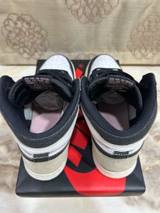 Air Jordan 1 Retro High-Bleached Coral