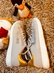 Stylish Grey Sneakers with Gold Accent