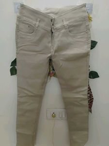 Chic Beige High-Waist Jeans