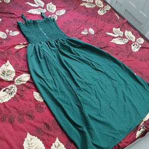 got in from shein, size is medium, long ankle length sleeveless dark green gown