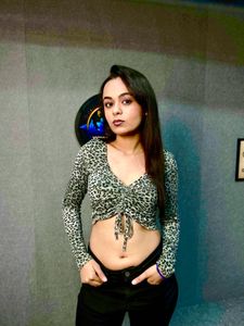 Chic Leopard Print Ruched Crop Top