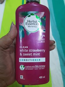 Price Drop!Dye Brush With Herbal Essence Condition