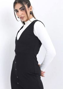 Chic Black Sleeveless Button-Down Dress