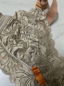 Lace Bra with Stylish Straps