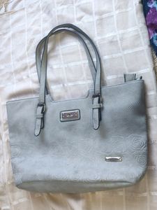 Hand Bag nly Loking Dirty ,But Condition Good