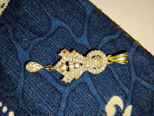 Sparkling Pendant with Diamonds