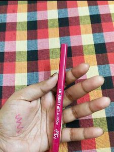 MILA BEAUTE GlossGirl Lip Gloss