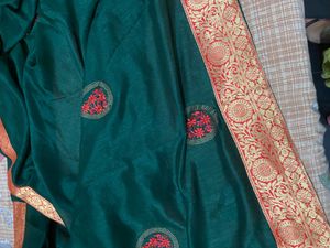 Beautiful Saree From Odhni . Only One Time Wear . Iska Blouse Stiched Nh H . Agr Kisi Ko Blouse Bhi Chahye To I Will Find It And Then Send Otherwise Its A Saree