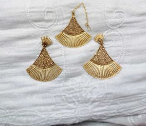 Golden Fan Jewellery Set - Earrings and Maangtika