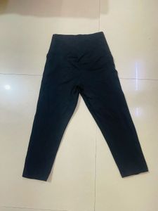 Nike High-Waisted Cropped Capri tights