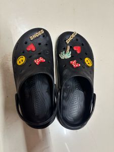 Cute Black Clogs with Charms💗