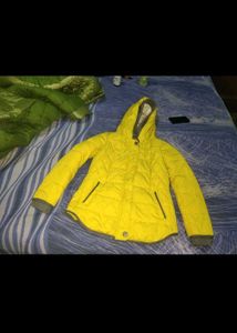 Winter yellow jacket hoodie and top free