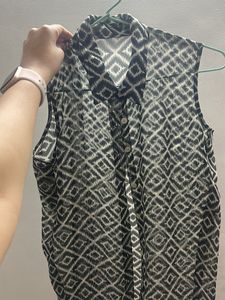 Sleeveless Geometric Print Blouse