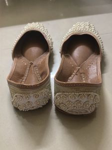 Pearl Embellished Juttis