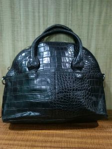 Chic Black Croc Embossed Handbag