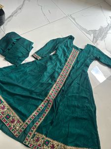 Emerald Green Kurta Set with Embroidery