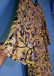Floral Print Tie-Neck top