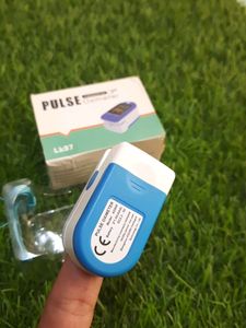 Finger Pulse Oximeter Brand New With 2 Bettery