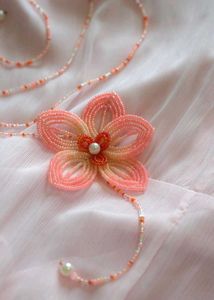 Chic Pink Beaded Flower Necklace