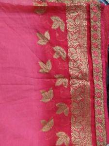 Elegant Pink Saree with Golden Leaf Motifs