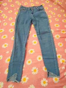 Light Wash Frayed Hem Jeans