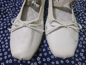 Luna Martin Elegent Ballet Flats with Bow Detail