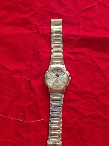 Elegant Gold Tone Watch  need service