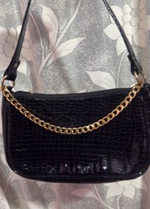 Chic Black Croc Embossed Shoulder Bag