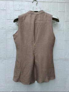 New with tag Sleeveless V-Neck Casual Top
