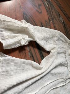 🚨sale🚨Chic White Off-Shoulder Blouse