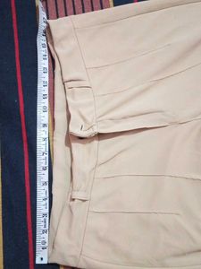 Stylish Beige Trousers winth t-shirts